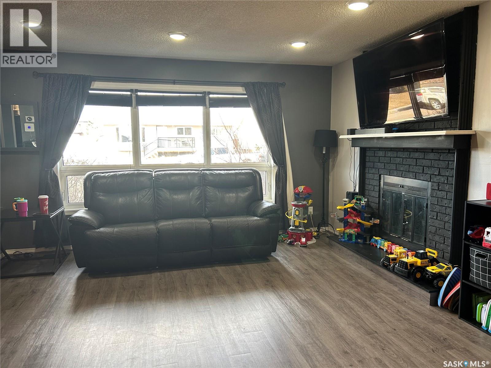 488 Willow Bay, Estevan, Saskatchewan  S4A 2G4 - Photo 4 - SK031633
