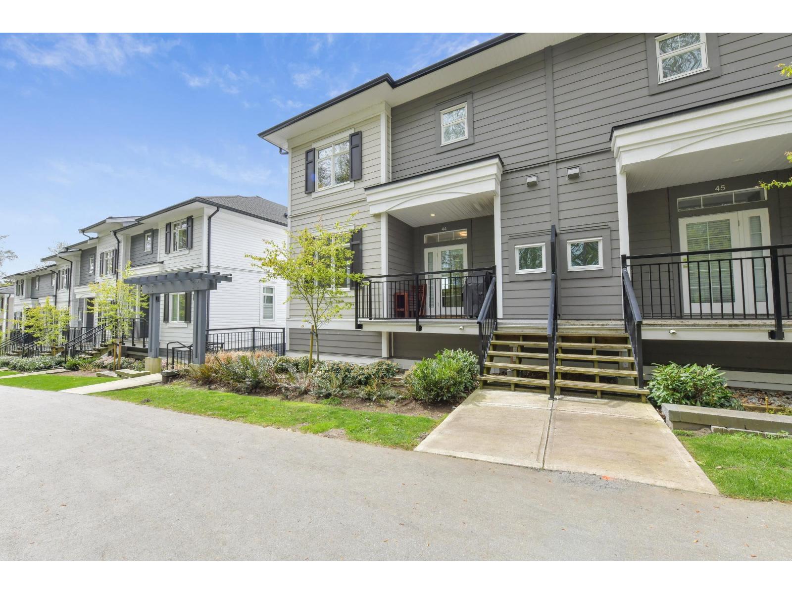 44 2070 Oak Meadows Drive, Surrey, British Columbia  V3Z 1J1 - Photo 2 - R3116130