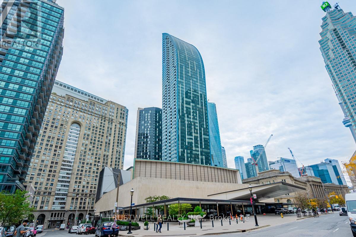 4301 - 8 The Esplanade, Toronto, Ontario  M5E 0A6 - Photo 2 - C13052998