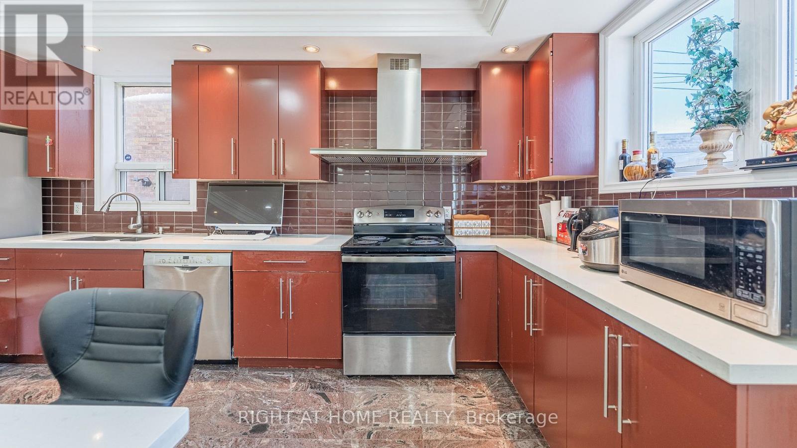 18 Rusholme Road, Toronto, Ontario  M6J 3H4 - Photo 12 - C13053078