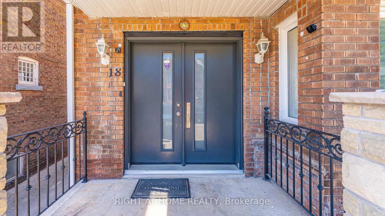 18 Rusholme Road, Toronto, Ontario  M6J 3H4 - Photo 4 - C13053078