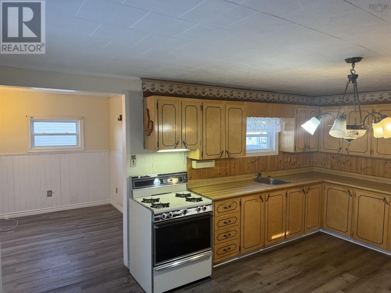 3691 Ocean Avenue, New Waterford, Nova Scotia  B1H 2S5 - Photo 18 - 202607778