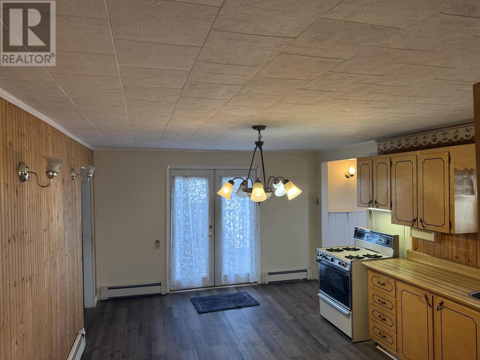 3691 Ocean Avenue, New Waterford, Nova Scotia  B1H 2S5 - Photo 13 - 202607778