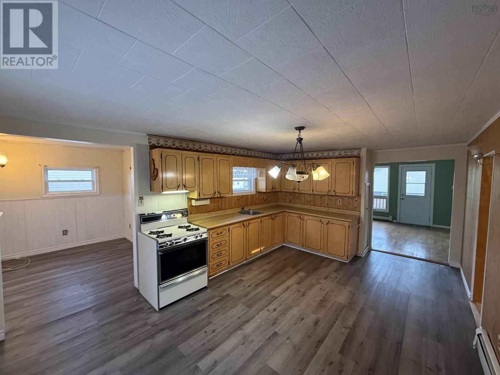 3691 Ocean Avenue, New Waterford, Nova Scotia  B1H 2S5 - Photo 17 - 202607778