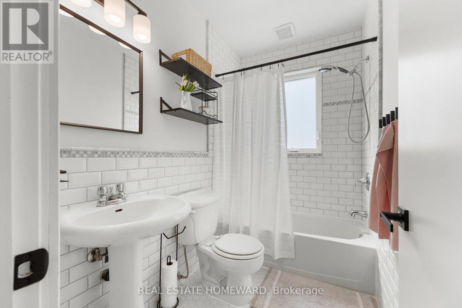 93 Newmarket Avenue, Toronto, Ontario  M4C 1W1 - Photo 20 - E13052780