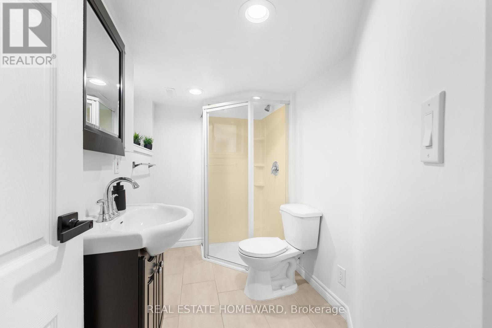 93 Newmarket Avenue, Toronto, Ontario  M4C 1W1 - Photo 26 - E13052780