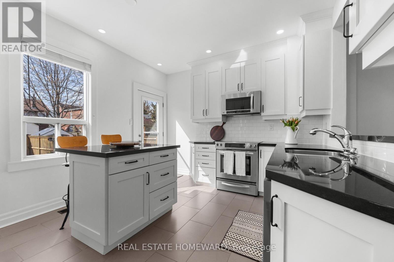 93 Newmarket Avenue, Toronto, Ontario  M4C 1W1 - Photo 7 - E13052780