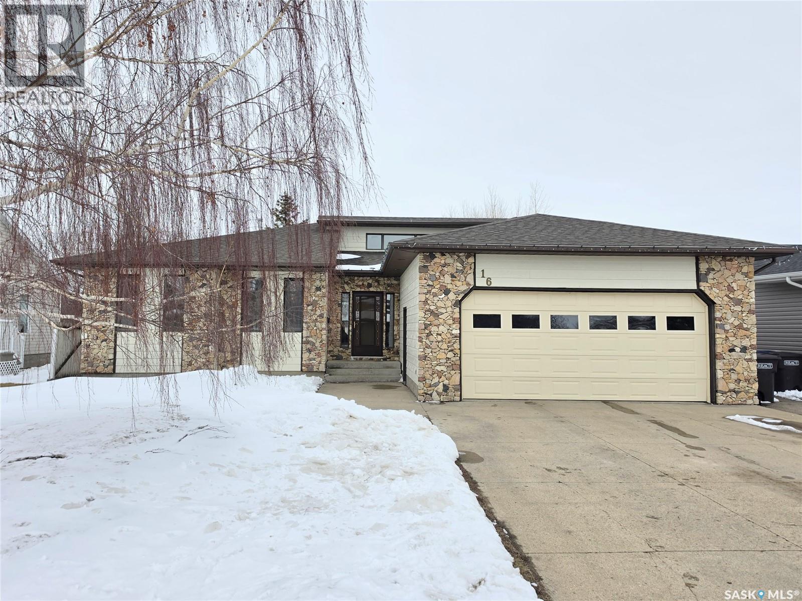 CRES 16 Dust CRESCENT, humboldt, Saskatchewan