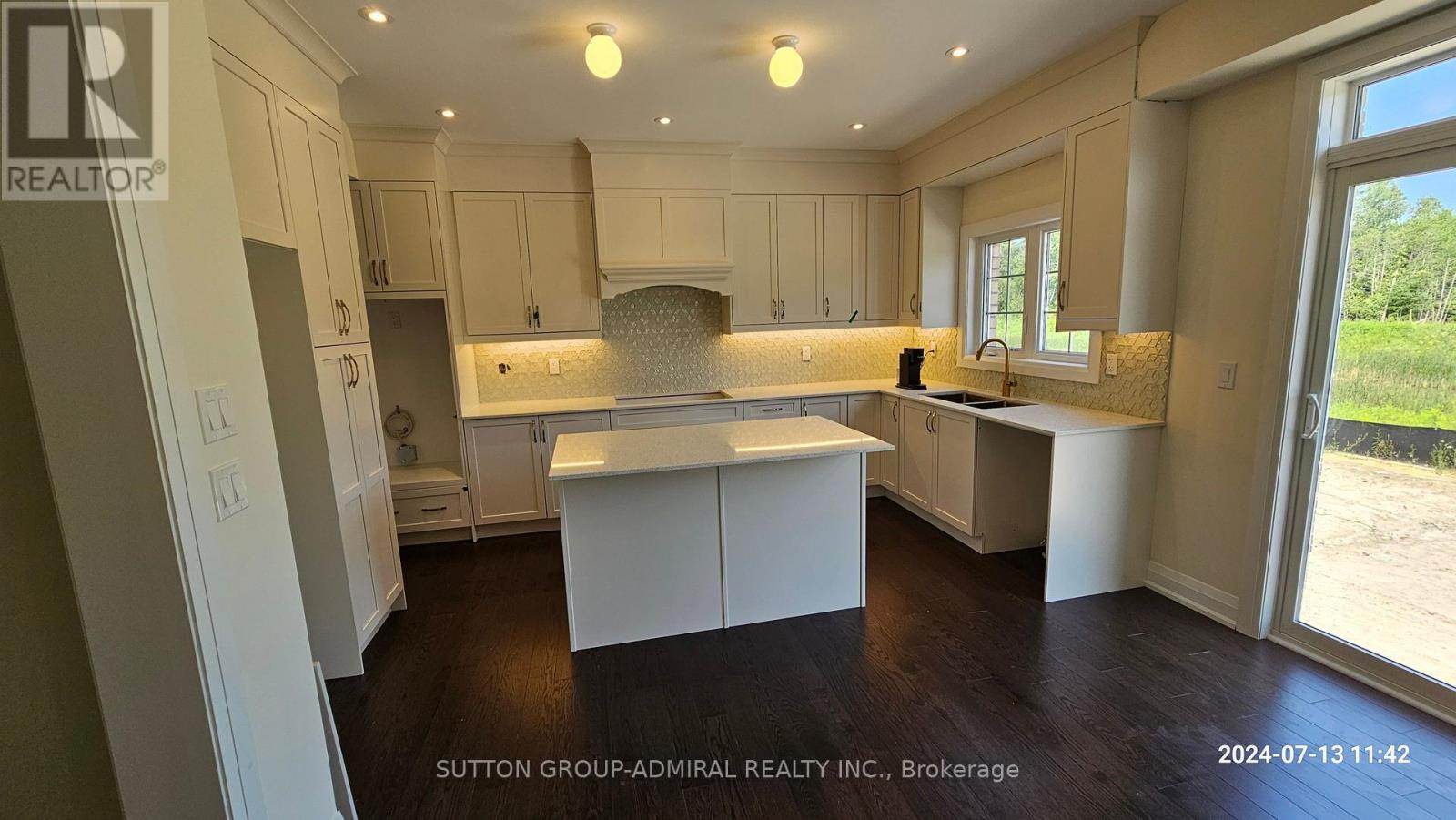 152 Hawkins Street, Georgina, Ontario  L0E 1R0 - Photo 4 - N13052766