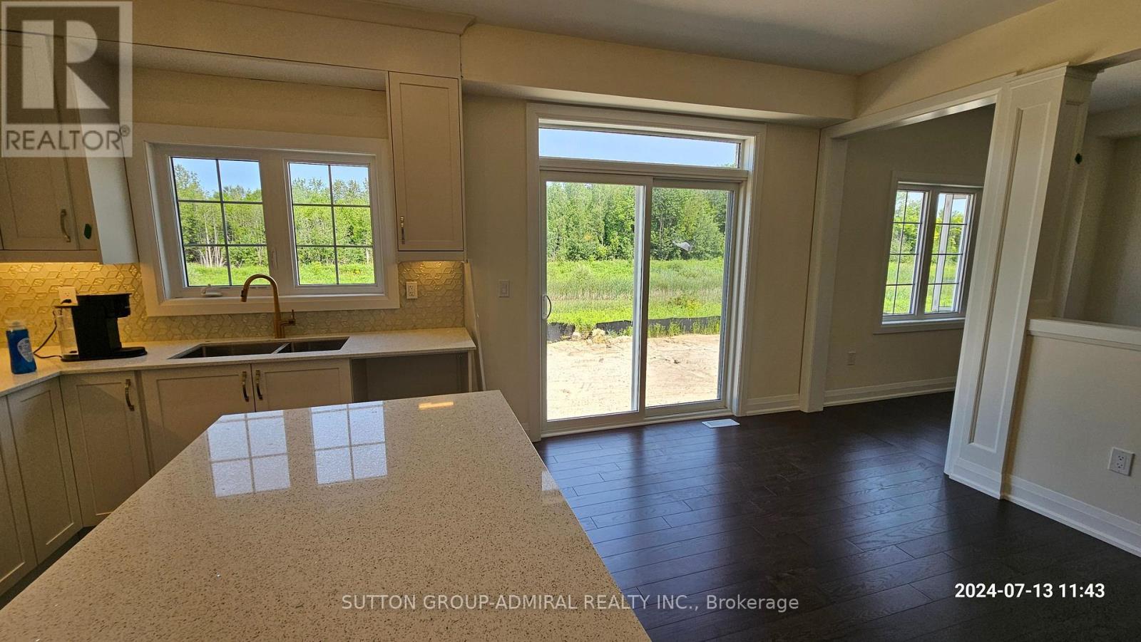 152 Hawkins Street, Georgina, Ontario  L0E 1R0 - Photo 6 - N13052766