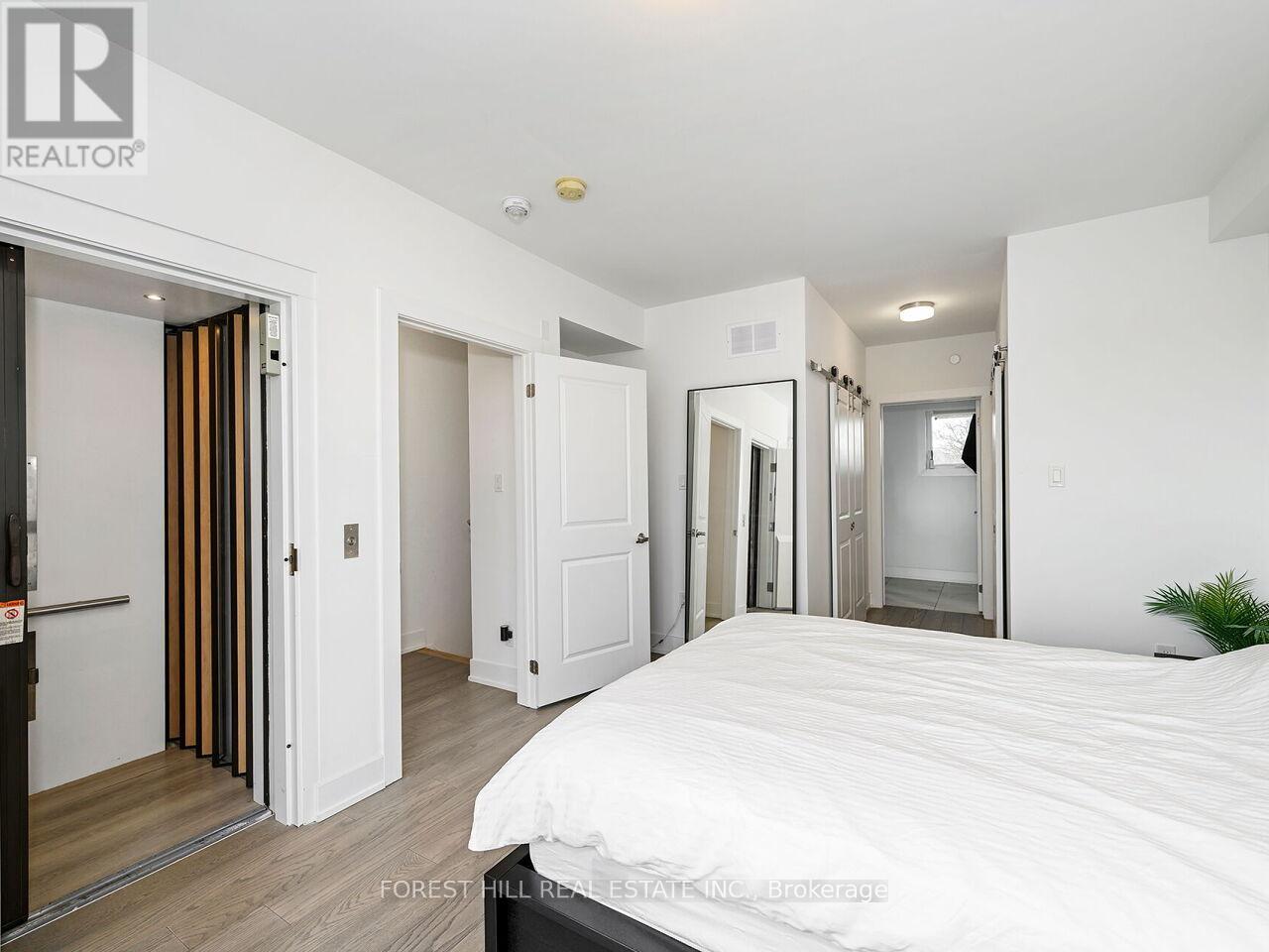 5 - 1 HARTMAN AVENUE Vaughan (Islington Woods), ON L4L 1R6