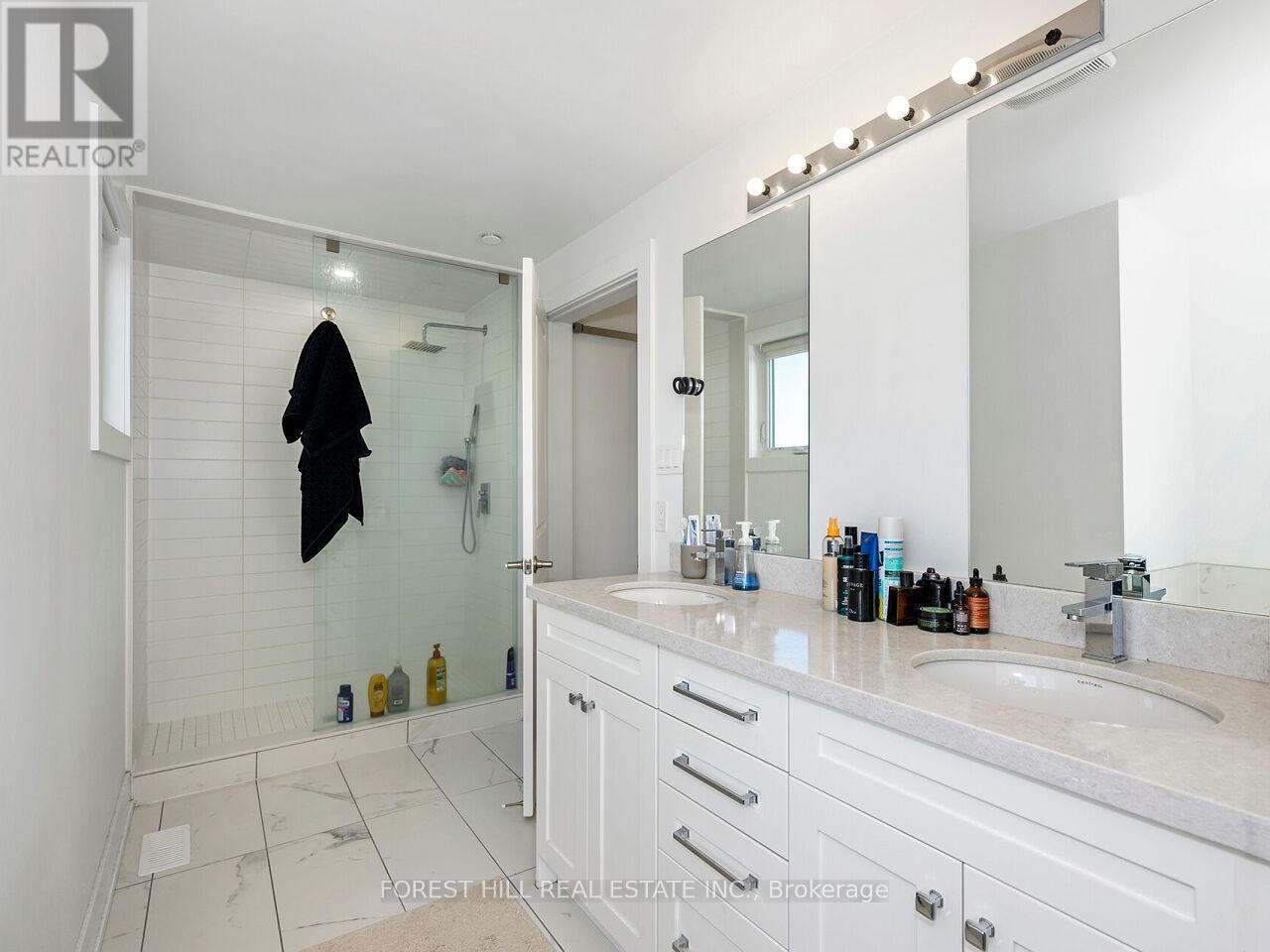 5 - 1 HARTMAN AVENUE Vaughan (Islington Woods), ON L4L 1R6