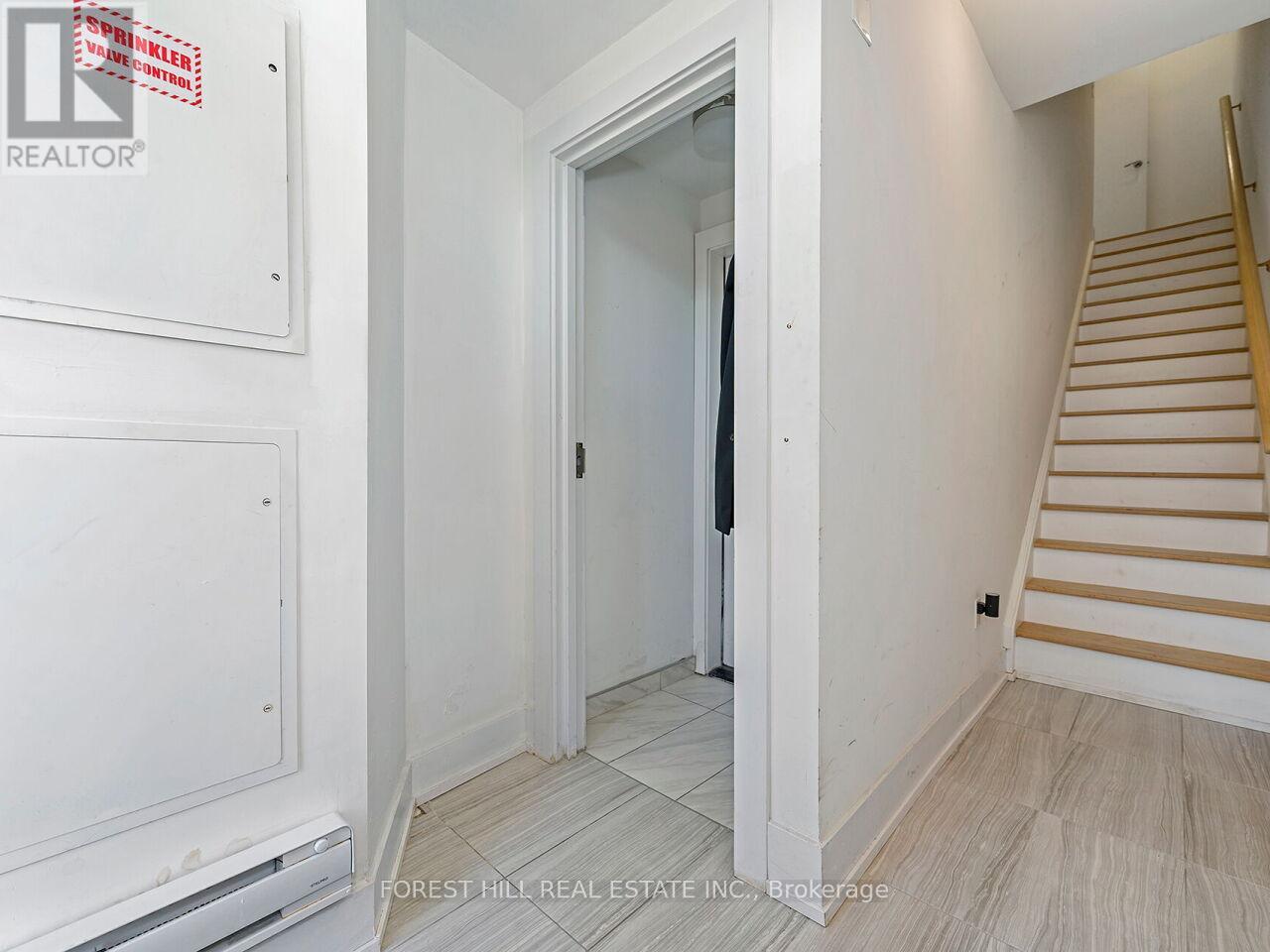 5 - 1 HARTMAN AVENUE Vaughan (Islington Woods), ON L4L 1R6