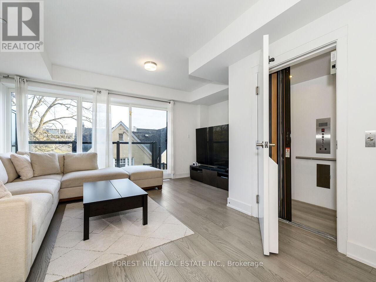 5 - 1 HARTMAN AVENUE Vaughan (Islington Woods), ON L4L 1R6