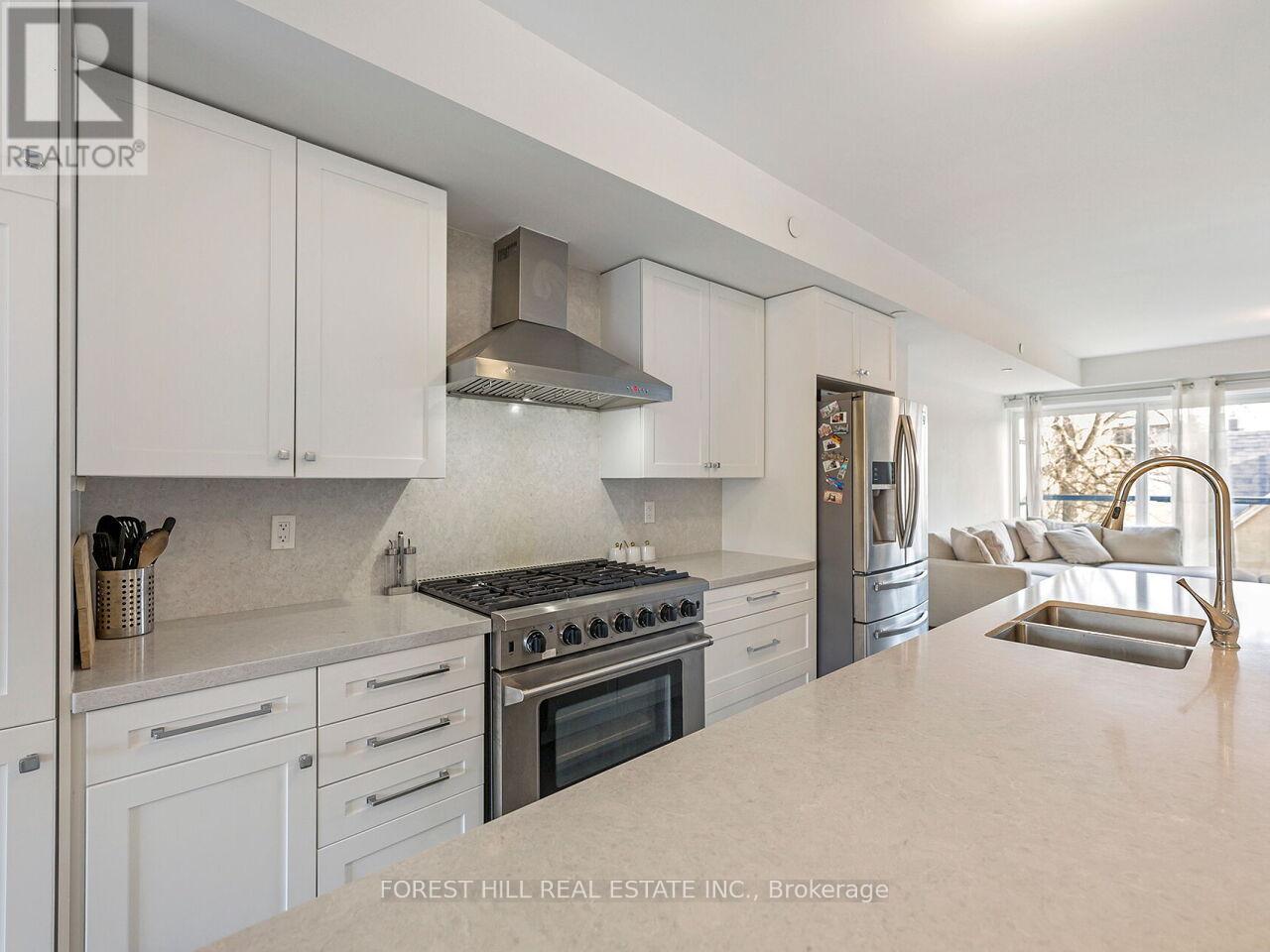 5 - 1 HARTMAN AVENUE Vaughan (Islington Woods), ON L4L 1R6