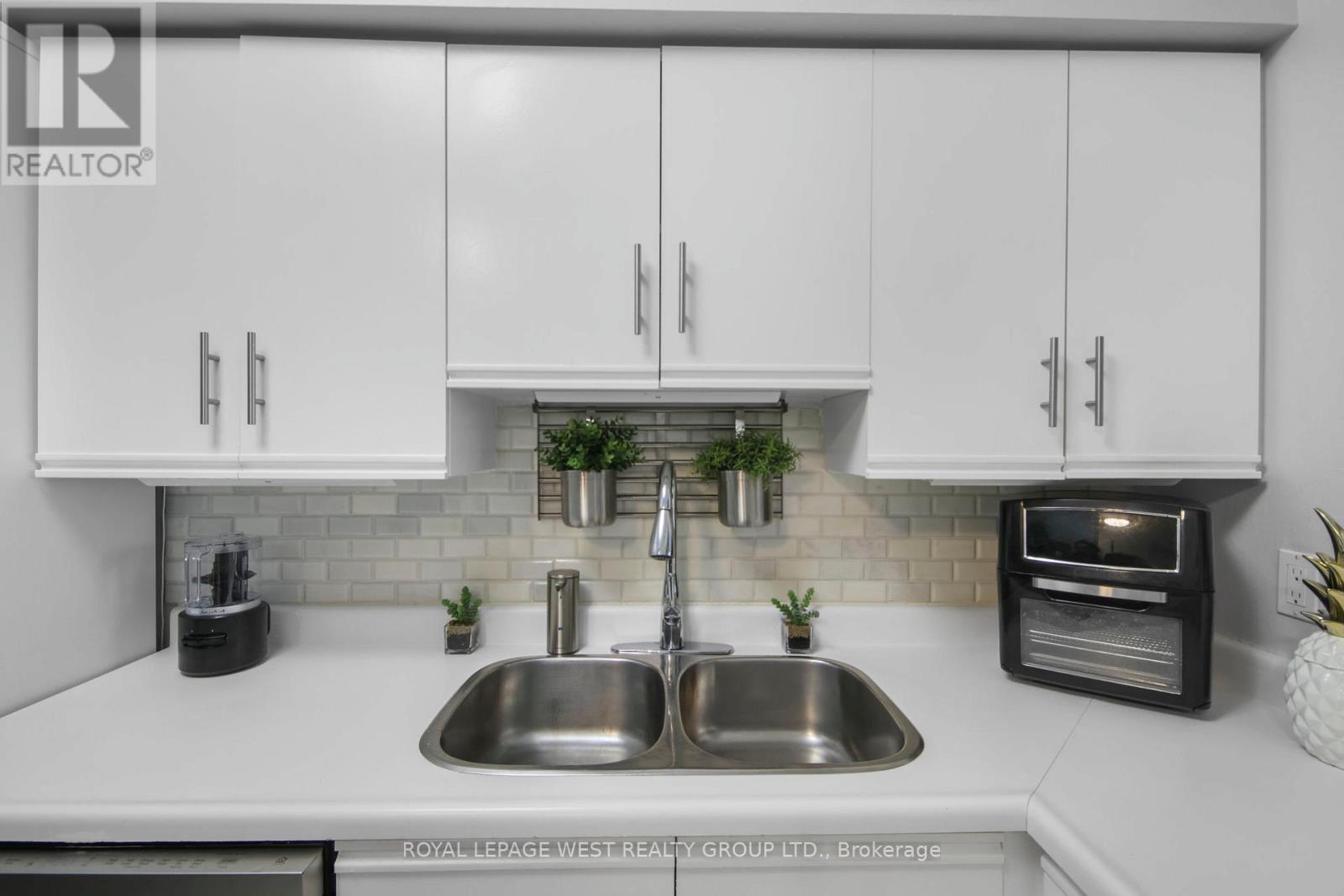 805 - 326 Major Mackenzie Drive E, Richmond Hill (Crosby), Ontario  L4C 8T4 - Photo 11 - N13052816