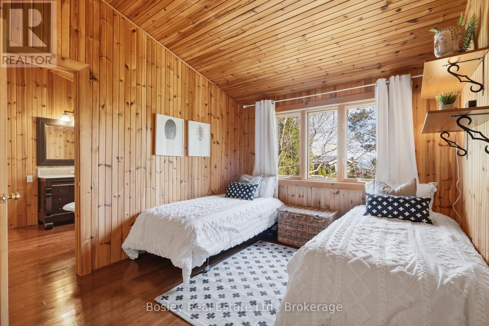 150 St Moritz Crescent, Blue Mountains, Ontario  L9Y 0S6 - Photo 10 - X13049254