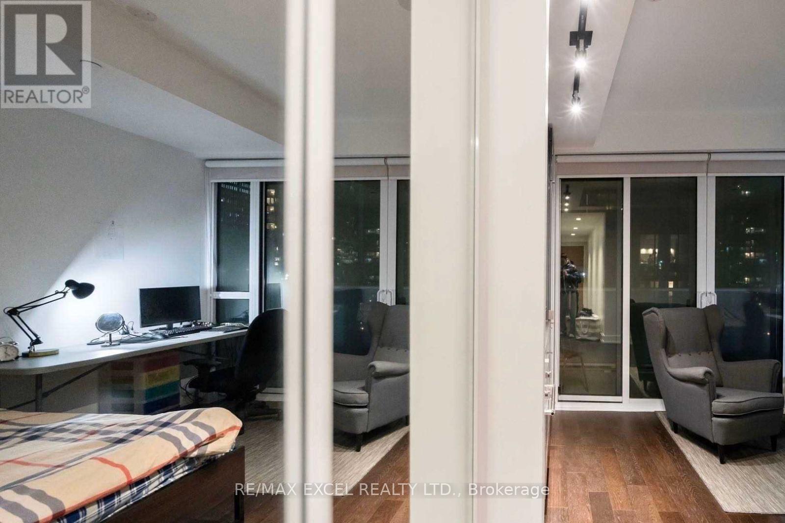 1802 - 7 Grenville Street, Toronto, Ontario  M4Y 0E9 - Photo 6 - C13045456