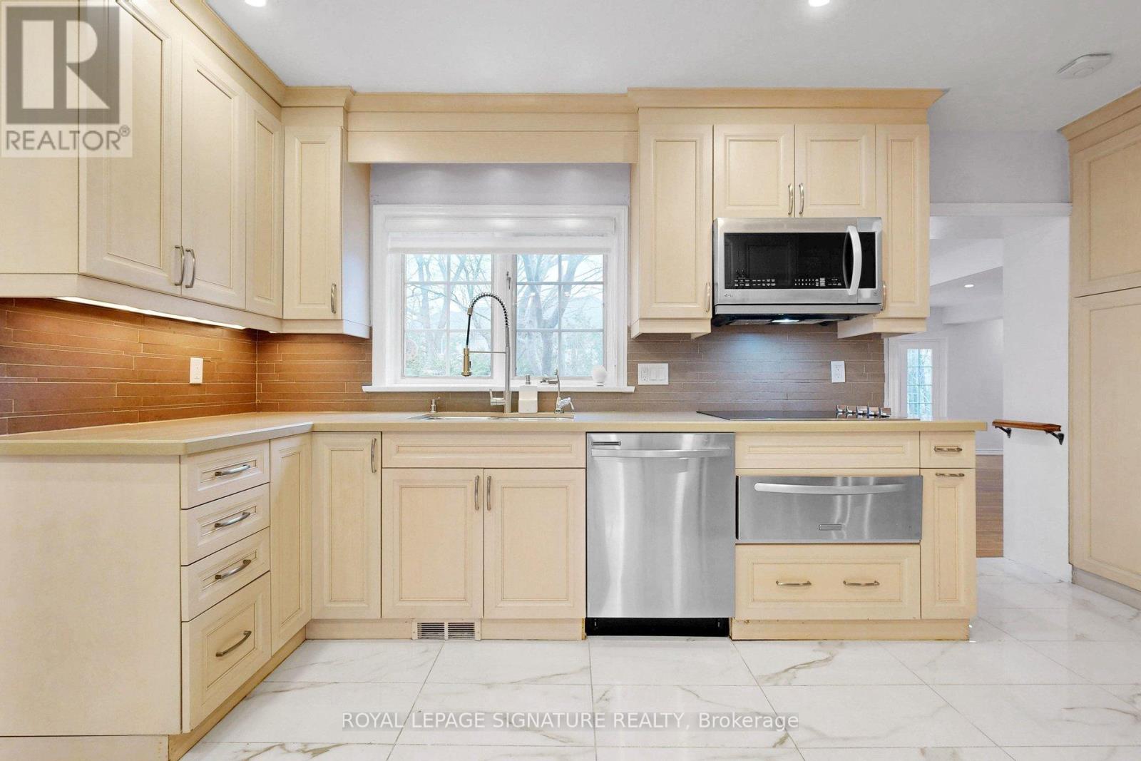 24 Laureleaf Road, Markham, Ontario  L3T 2X5 - Photo 21 - N13038012