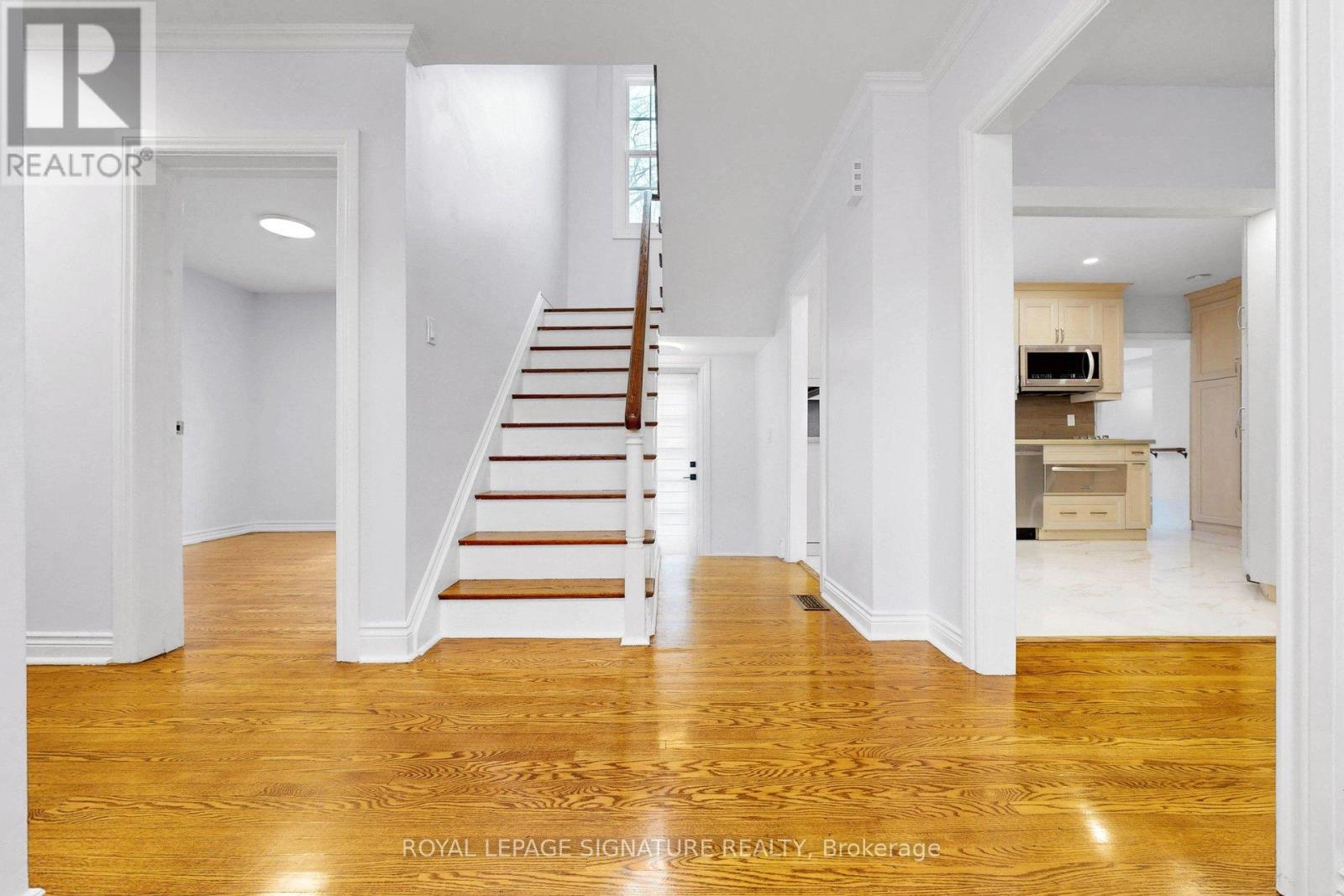 24 Laureleaf Road, Markham, Ontario  L3T 2X5 - Photo 4 - N13038012