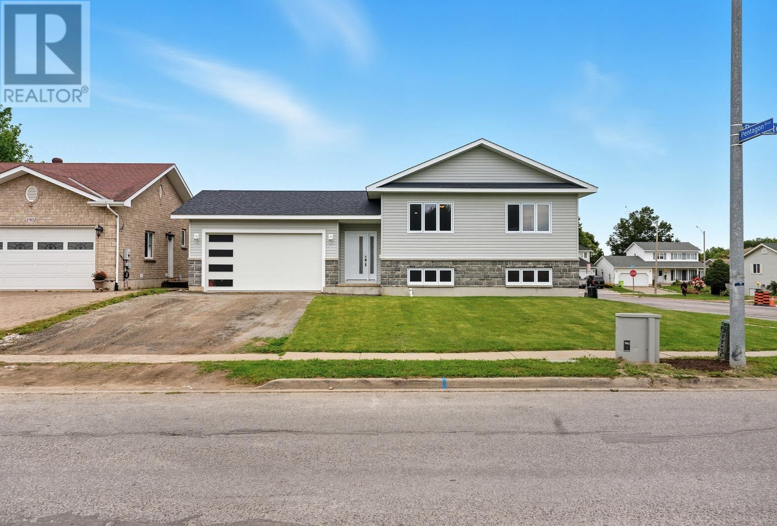 237 Pentagon Blvd, Sault Ste. Marie, Ontario  P6B 6G2 - Photo 1 - SM260448