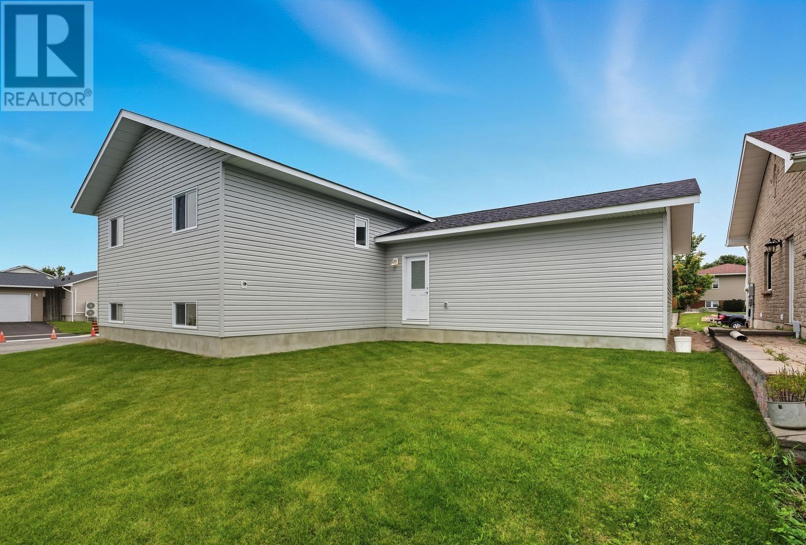 237 Pentagon Blvd, Sault Ste. Marie, Ontario  P6B 6G2 - Photo 4 - SM260448