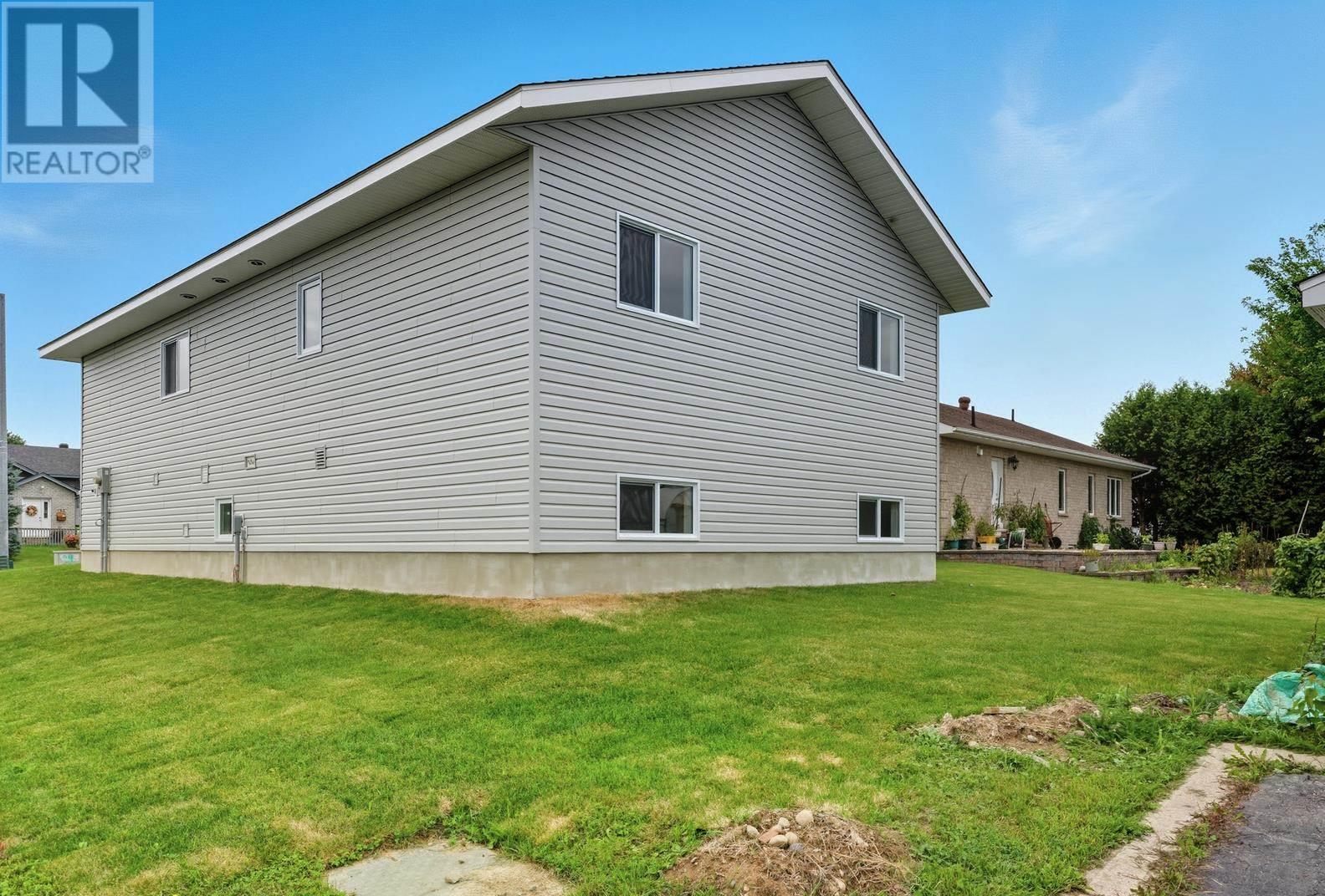 237 Pentagon Blvd, Sault Ste. Marie, Ontario  P6B 6G2 - Photo 3 - SM260448