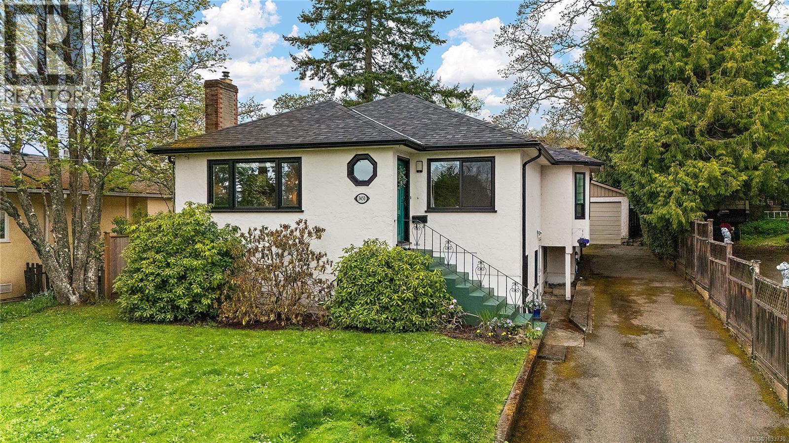 3450 Doncaster Dr, Saanich, British Columbia