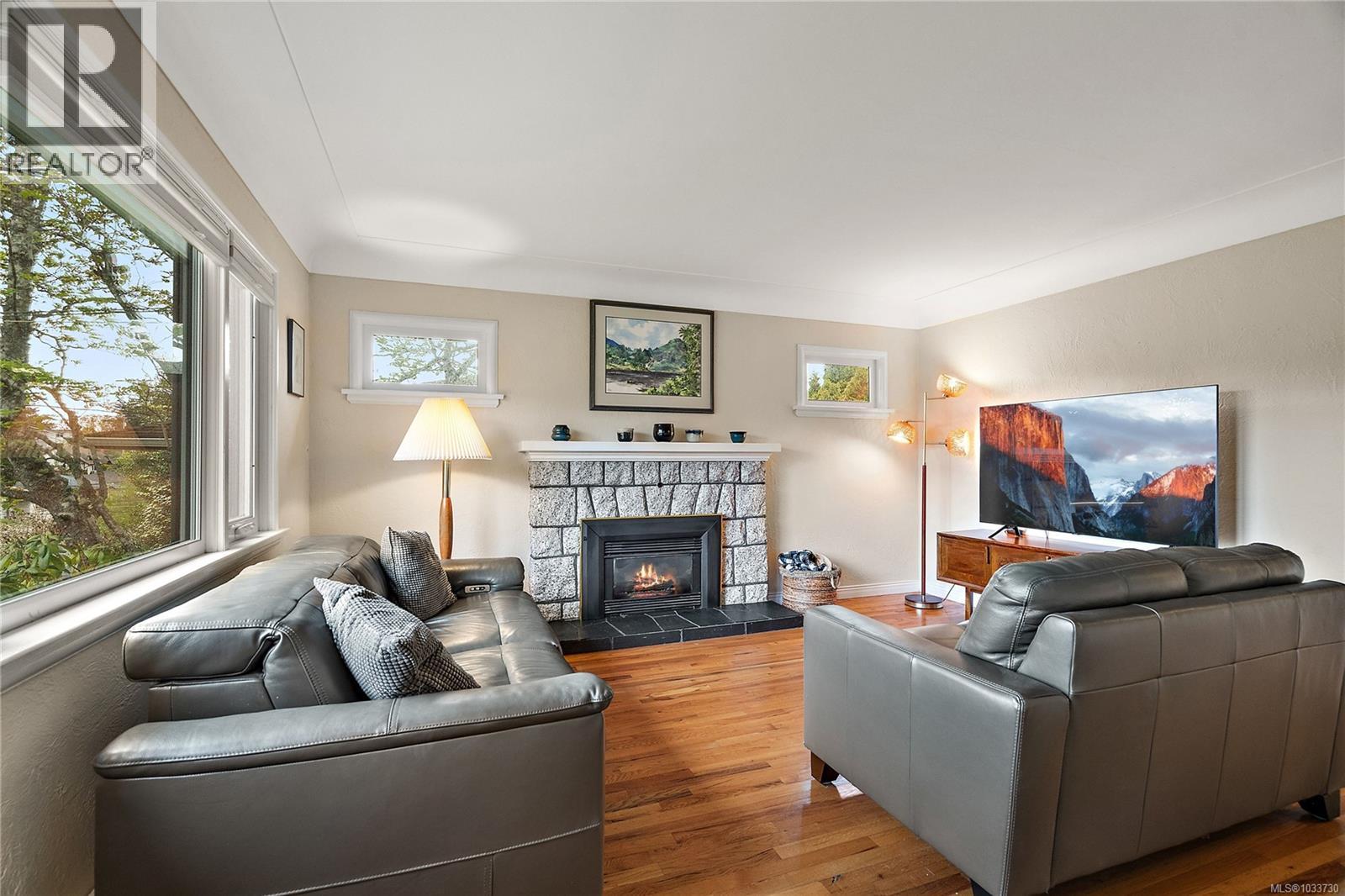 3450 Doncaster Dr, Saanich, British Columbia  V8P 3W1 - Photo 4 - 1033730