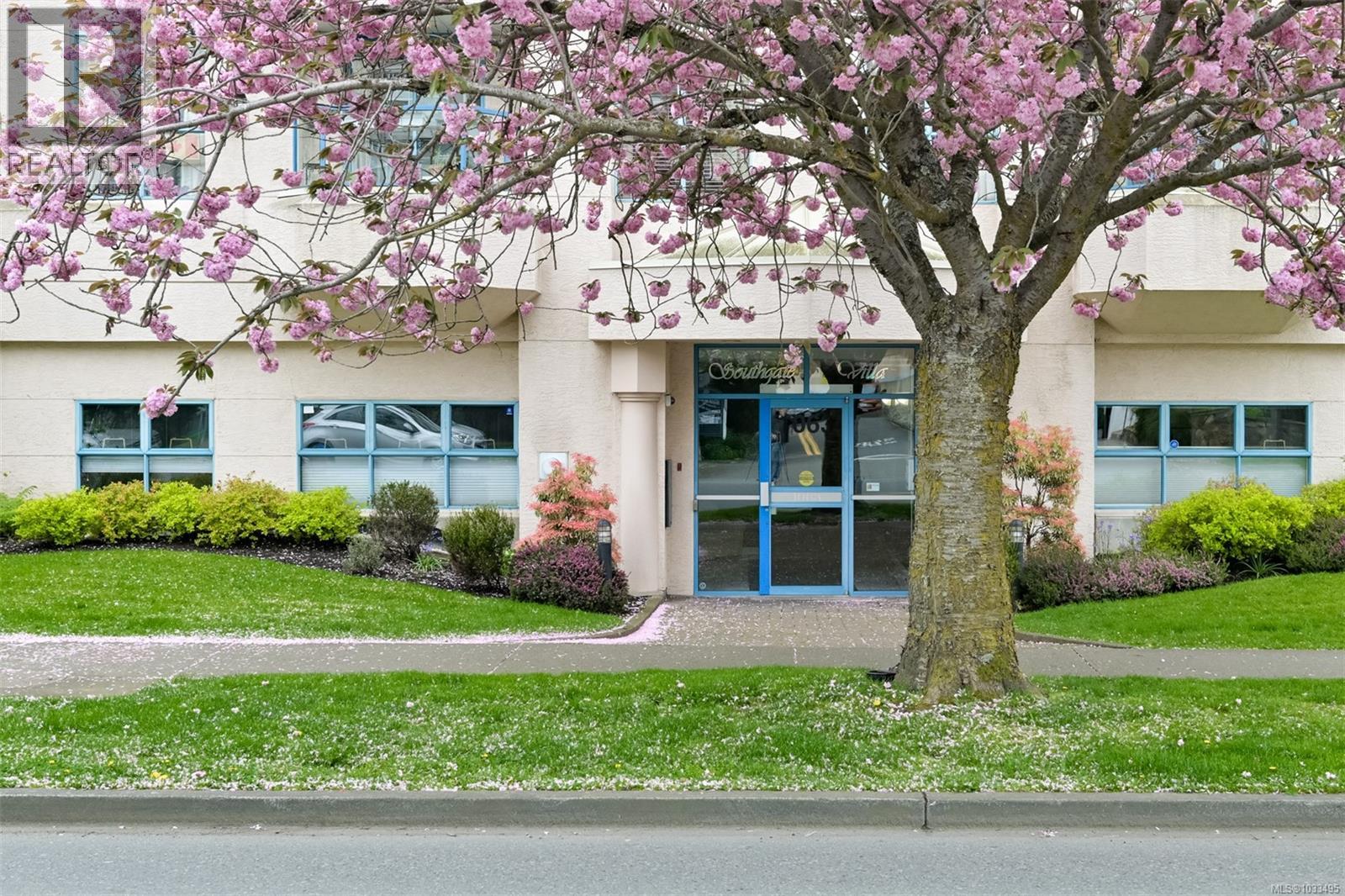 209 1063 Southgate St, Victoria, British Columbia  V8V 2Z1 - Photo 2 - 1033495