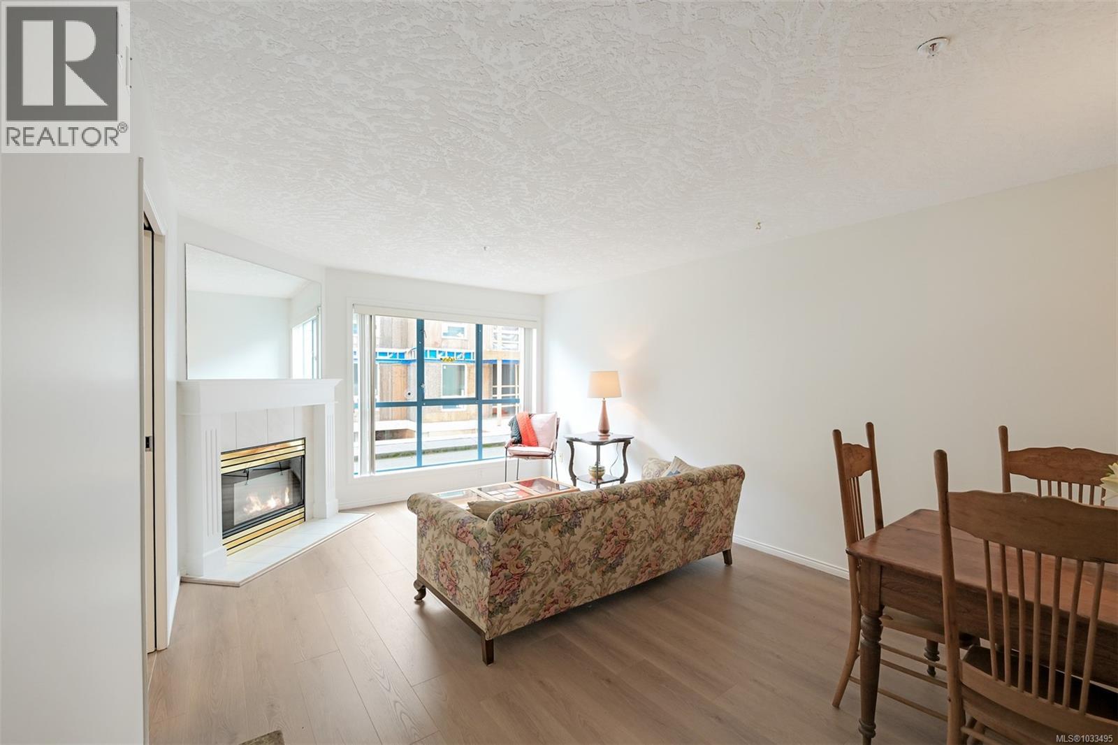 209 1063 Southgate St, Victoria, British Columbia  V8V 2Z1 - Photo 3 - 1033495