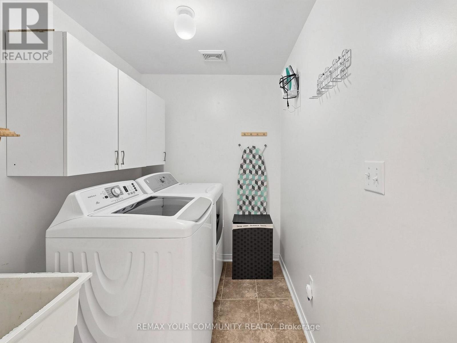 2327 Sutton Drive, Burlington, Ontario  L7L 6Y9 - Photo 14 - W13052756