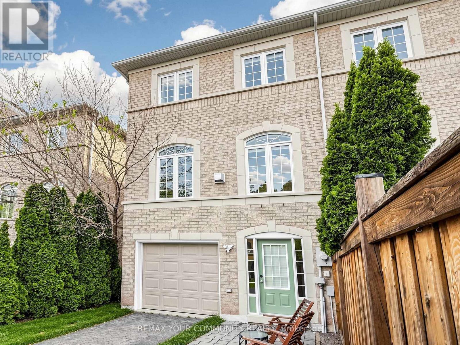 2327 Sutton Drive, Burlington, Ontario  L7L 6Y9 - Photo 3 - W13052756