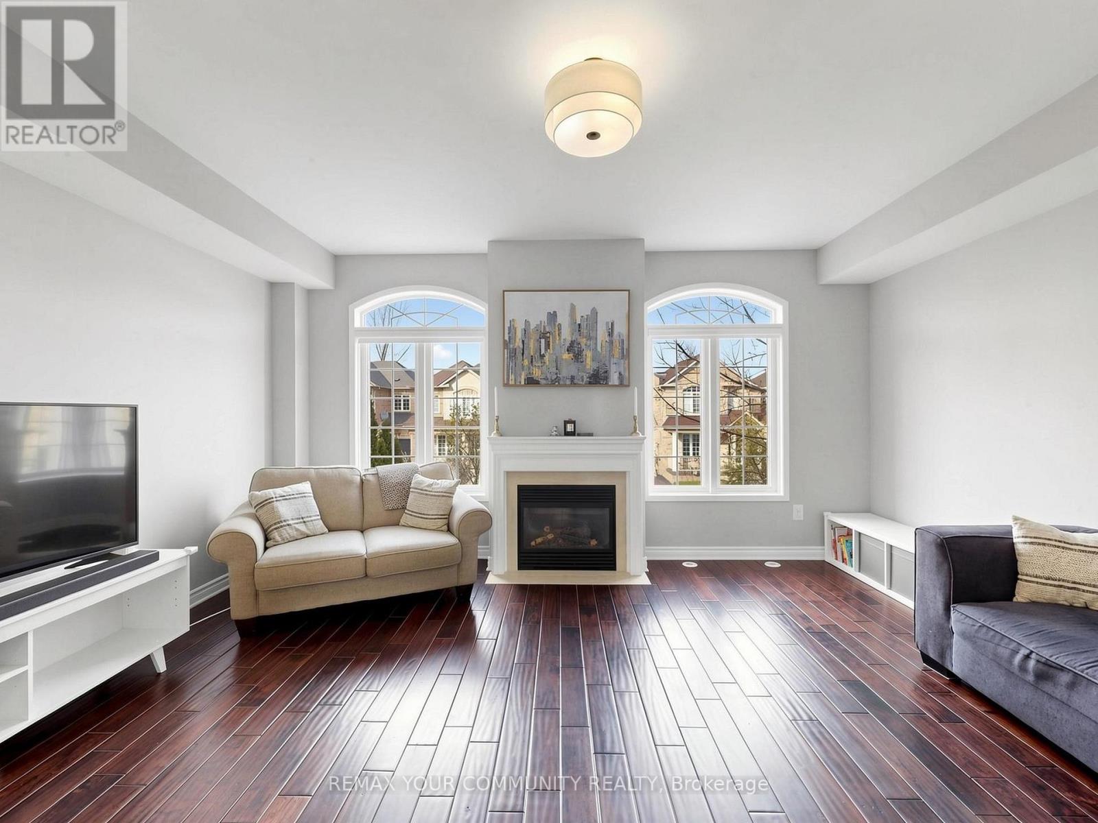 2327 Sutton Drive, Burlington, Ontario  L7L 6Y9 - Photo 8 - W13052756