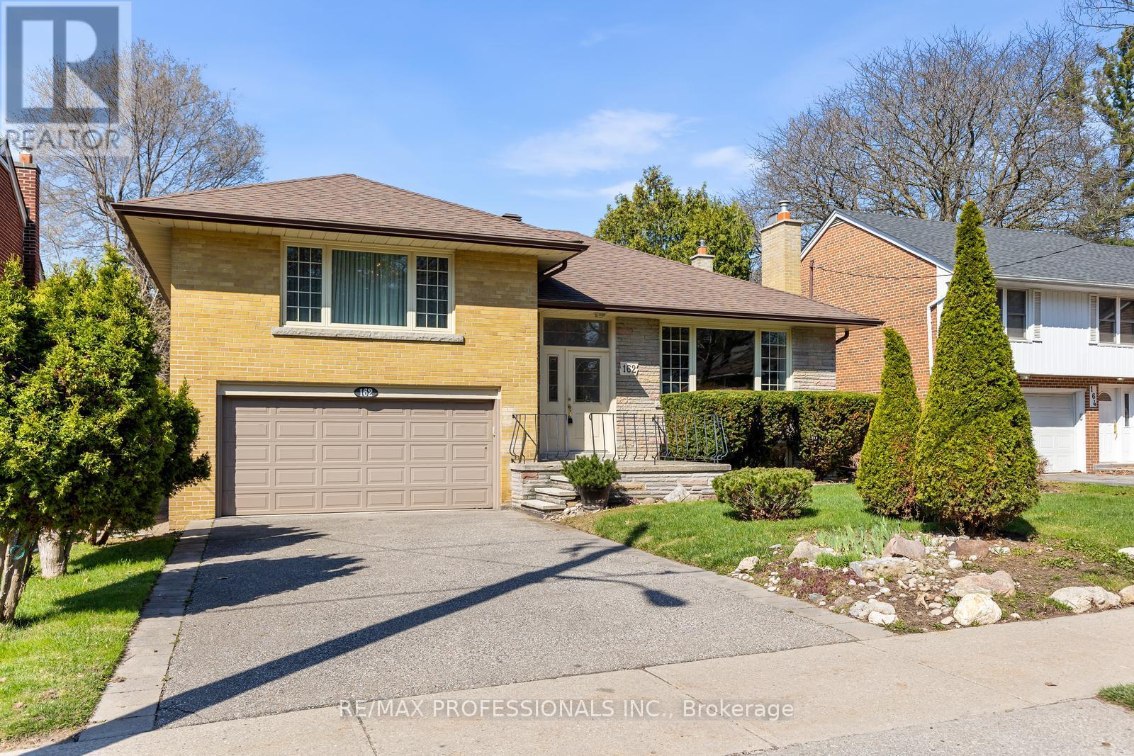 162 LLOYD MANOR ROAD, Toronto, Ontario