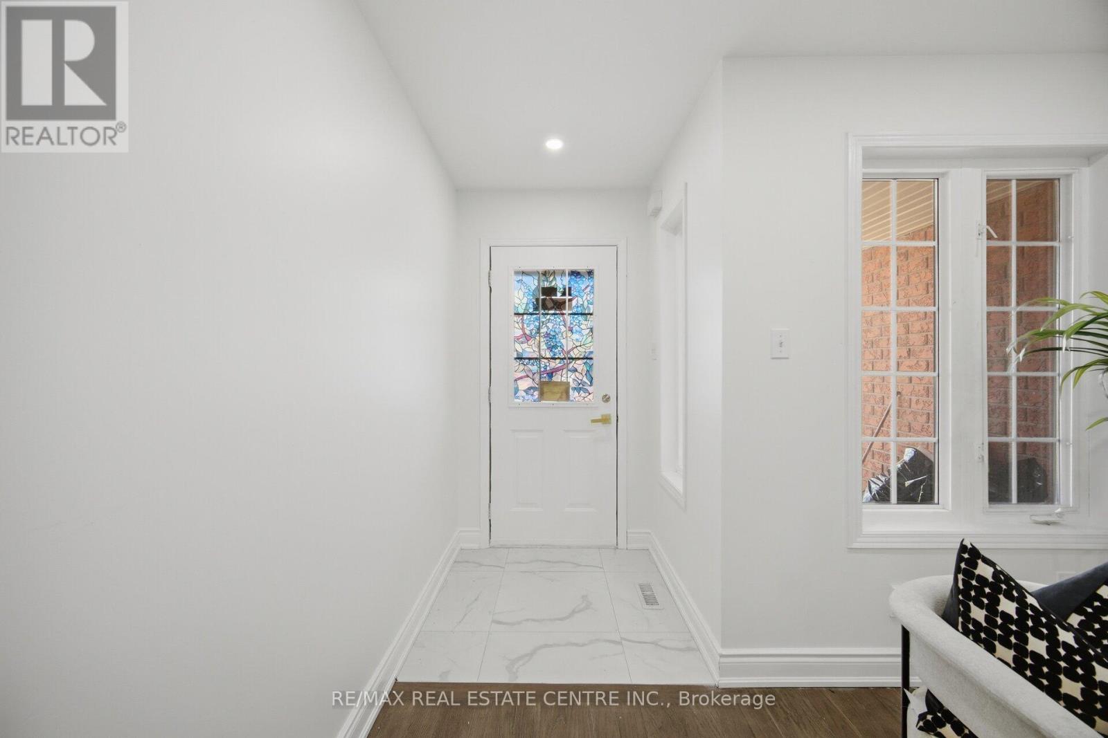 23 Brucewood Road, Brampton, Ontario  L6R 3N1 - Photo 4 - W13052898