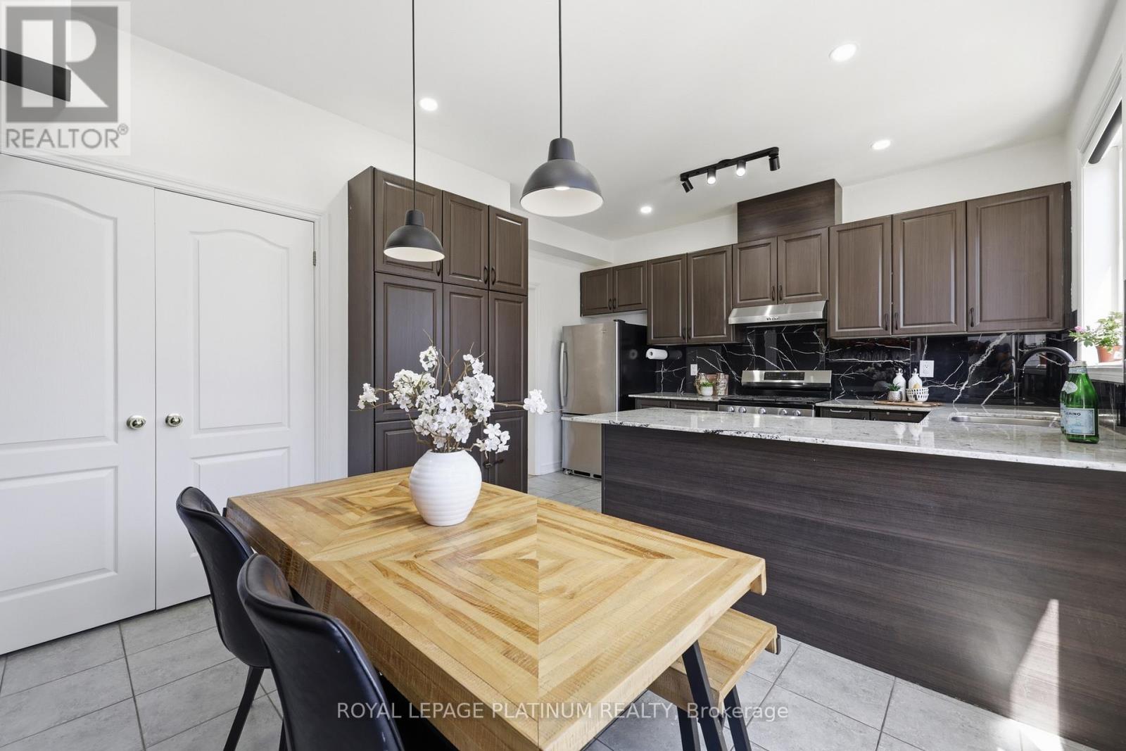 9 Rabbit Run Way, Brampton, Ontario  L6Z 0B4 - Photo 11 - W13052928