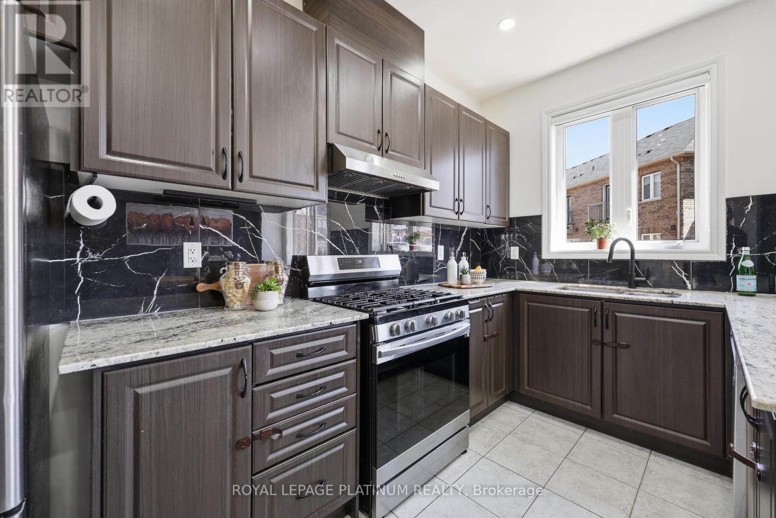 9 Rabbit Run Way, Brampton, Ontario  L6Z 0B4 - Photo 13 - W13052928