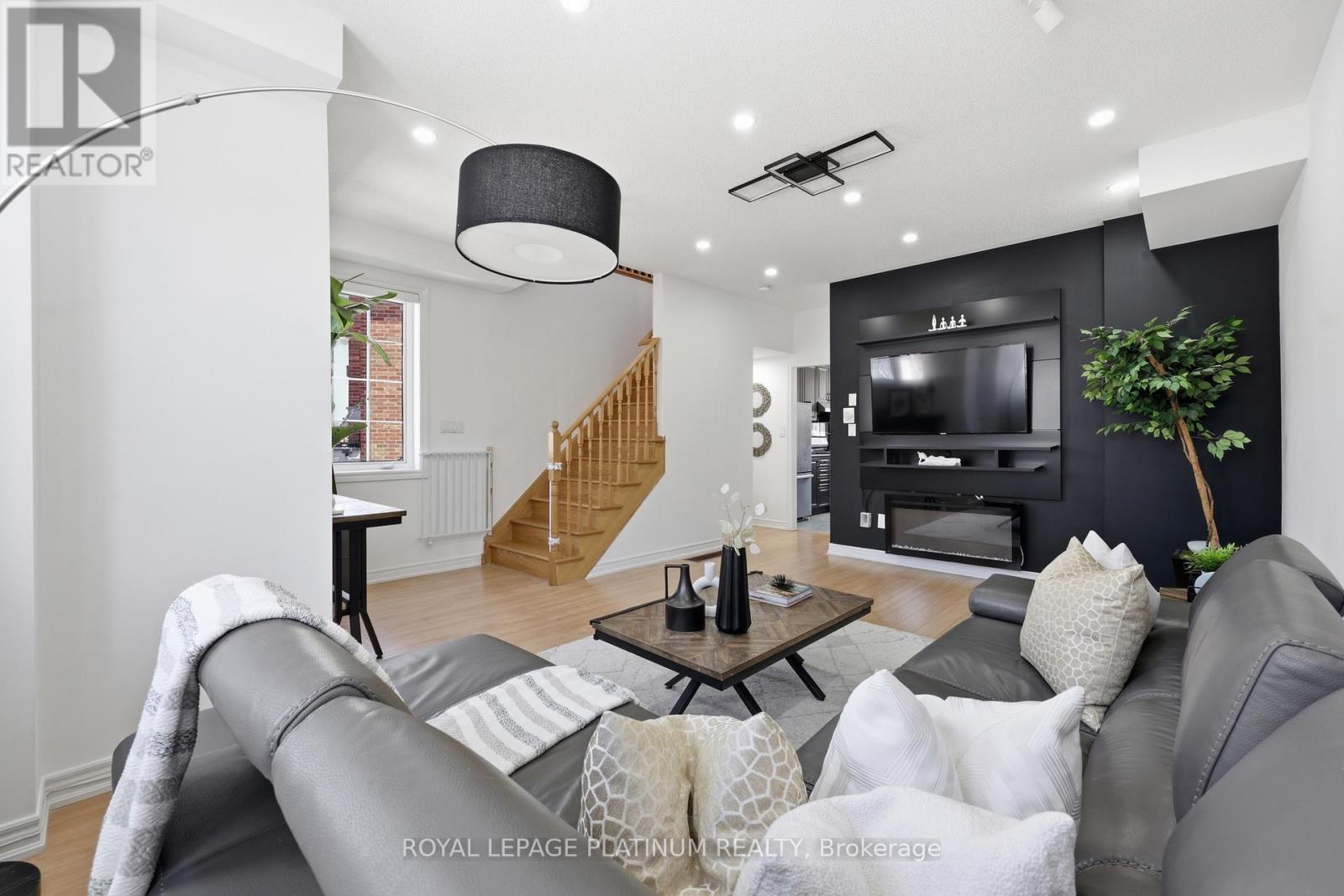 9 Rabbit Run Way, Brampton, Ontario  L6Z 0B4 - Photo 7 - W13052928