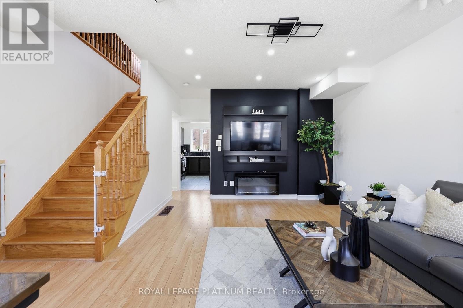 9 Rabbit Run Way, Brampton, Ontario  L6Z 0B4 - Photo 8 - W13052928