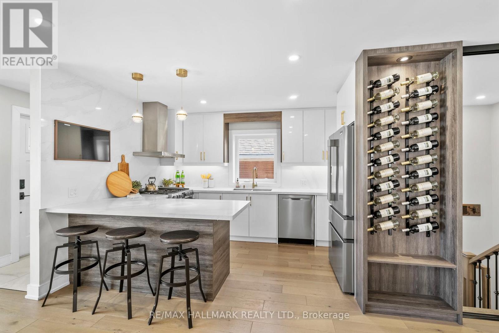 136 Lothian Avenue, Toronto, Ontario  M8Z 4L4 - Photo 4 - W13052940