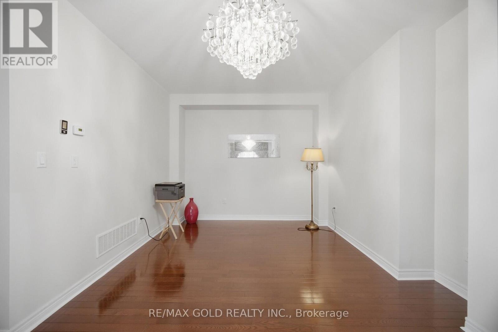 15 Perdita Road, Brampton, Ontario  L6Y 6B1 - Photo 3 - W13052958