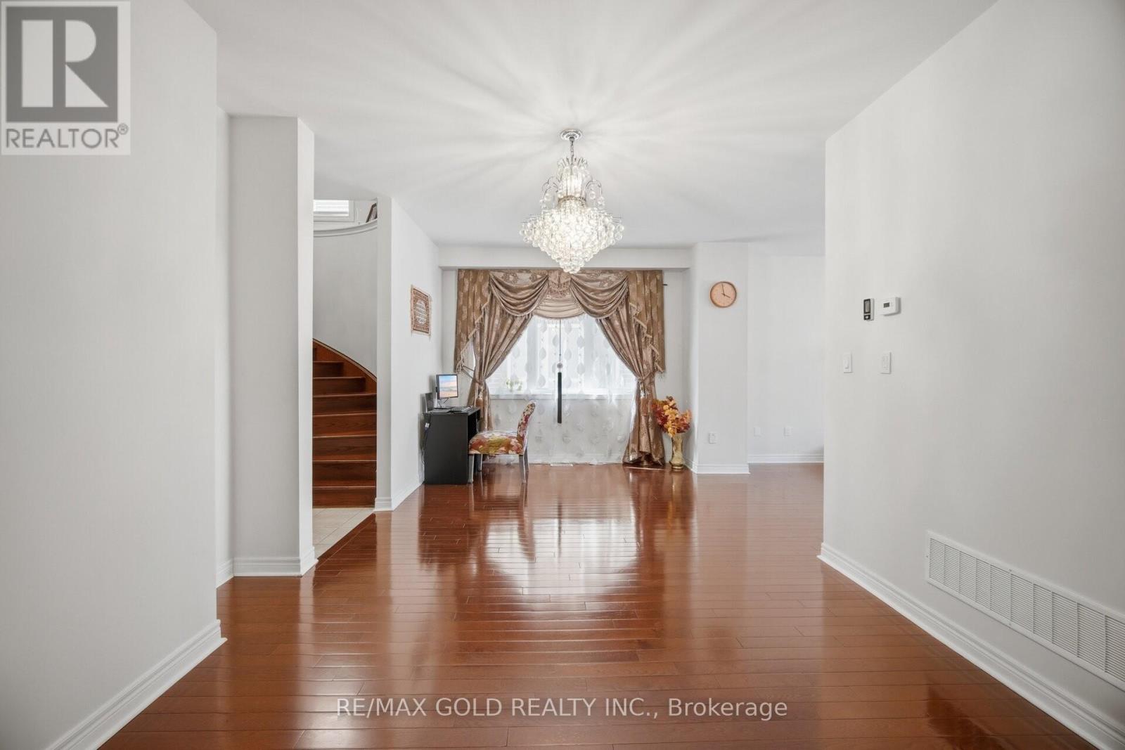 15 Perdita Road, Brampton, Ontario  L6Y 6B1 - Photo 4 - W13052958