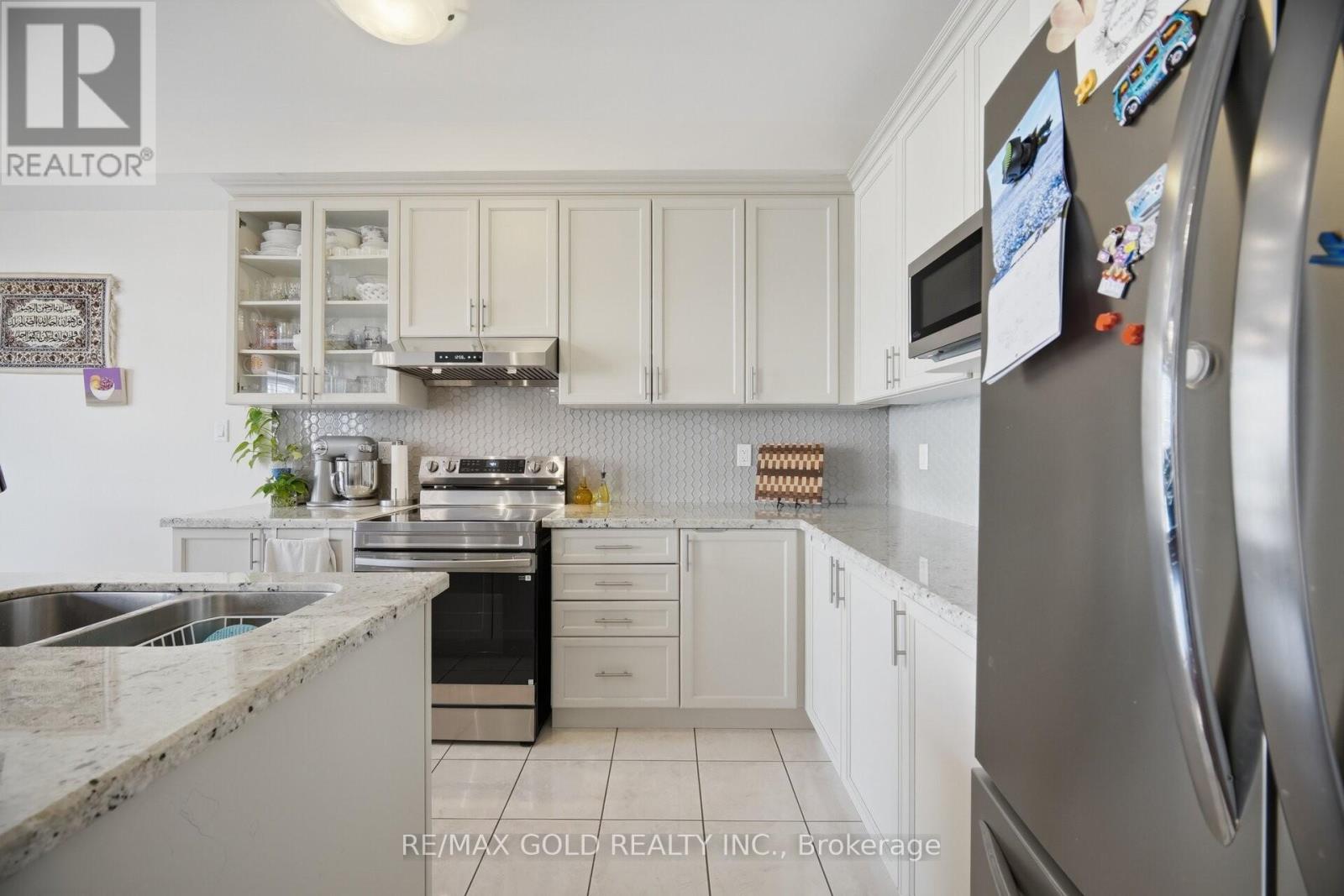 15 Perdita Road, Brampton, Ontario  L6Y 6B1 - Photo 9 - W13052958