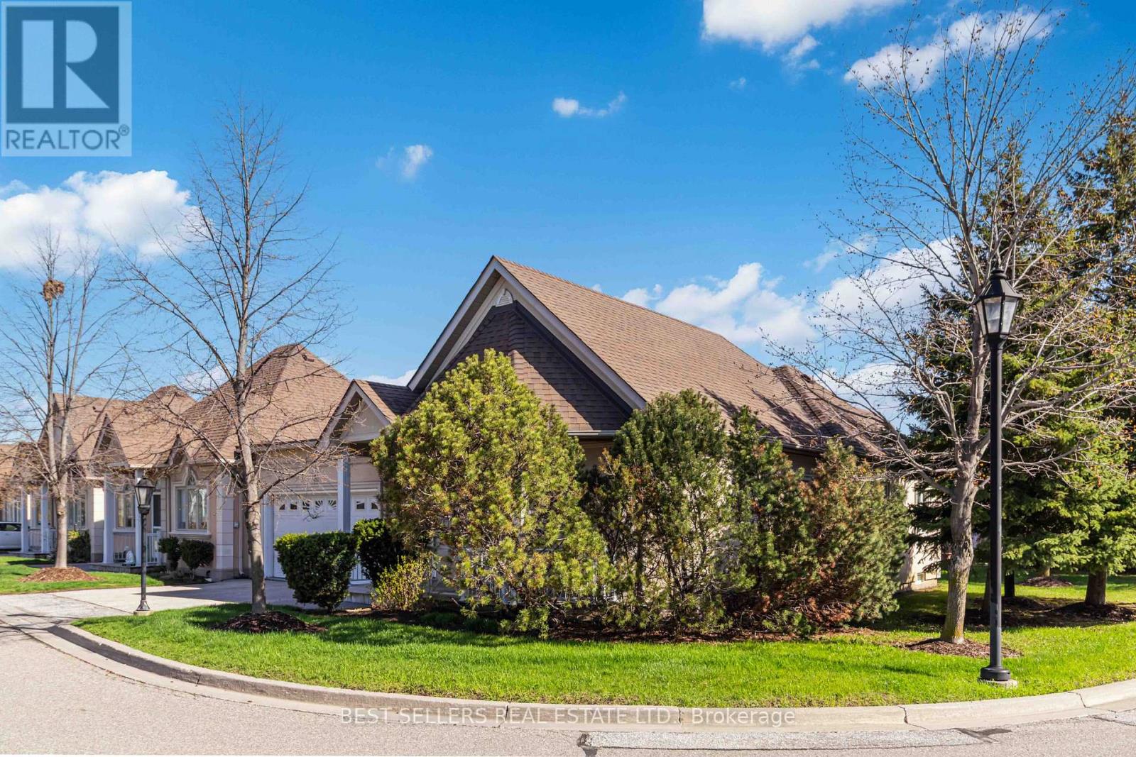 1 - 1 Ferndown Crescent, Brampton, Ontario  L6P 1C3 - Photo 2 - W13052960