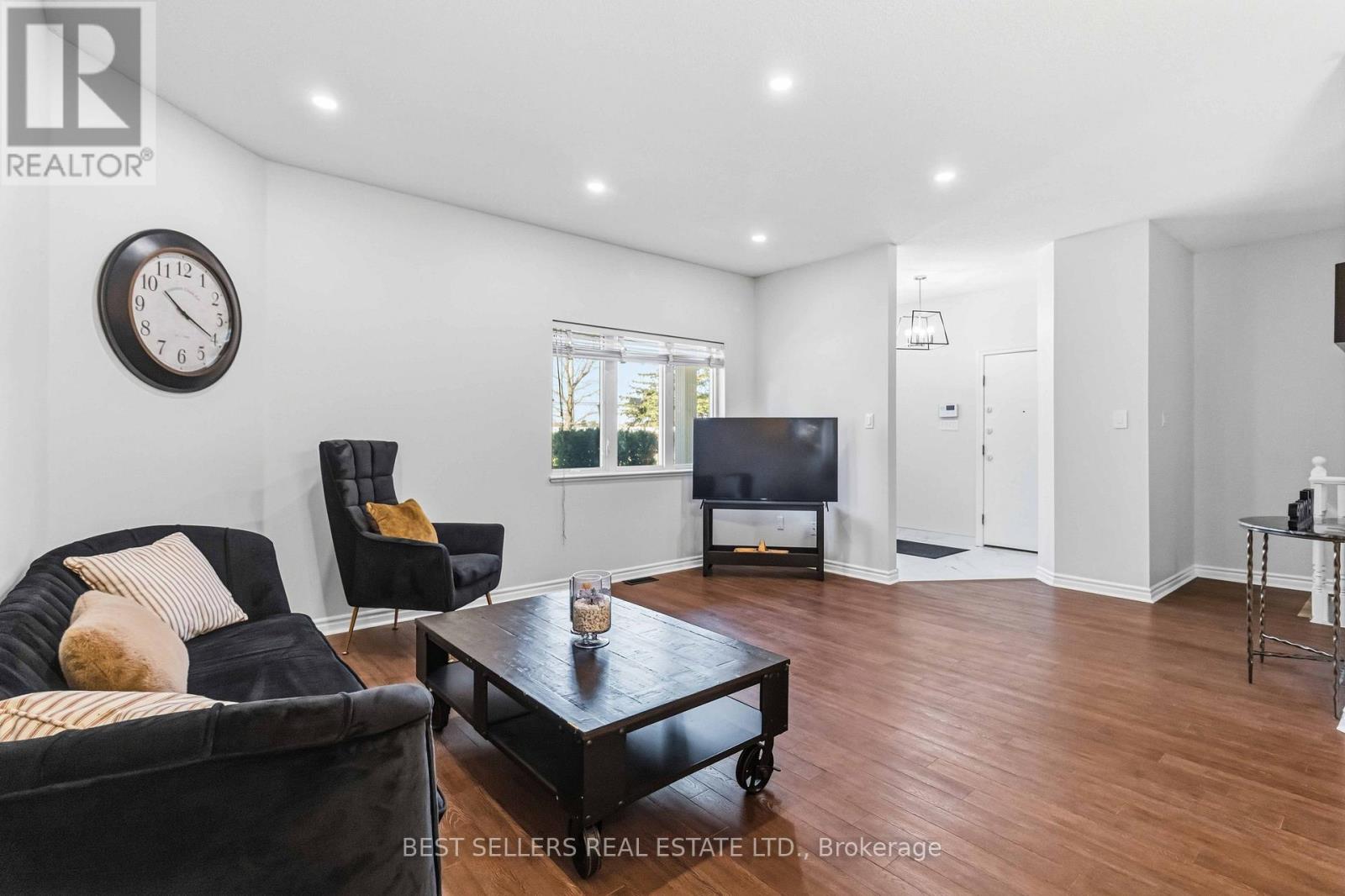 1 - 1 Ferndown Crescent, Brampton, Ontario  L6P 1C3 - Photo 7 - W13052960