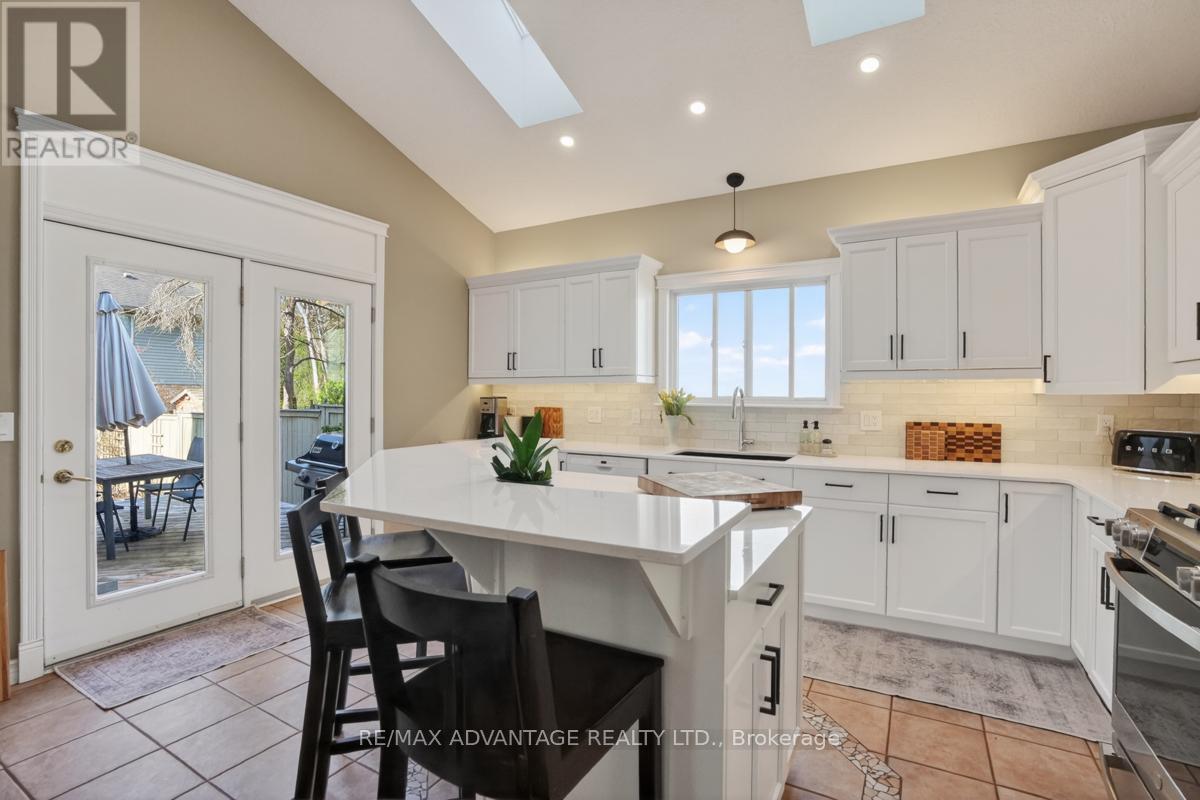 663 Thornwood Drive, London North, Ontario  N6H 5S6 - Photo 10 - X13053122