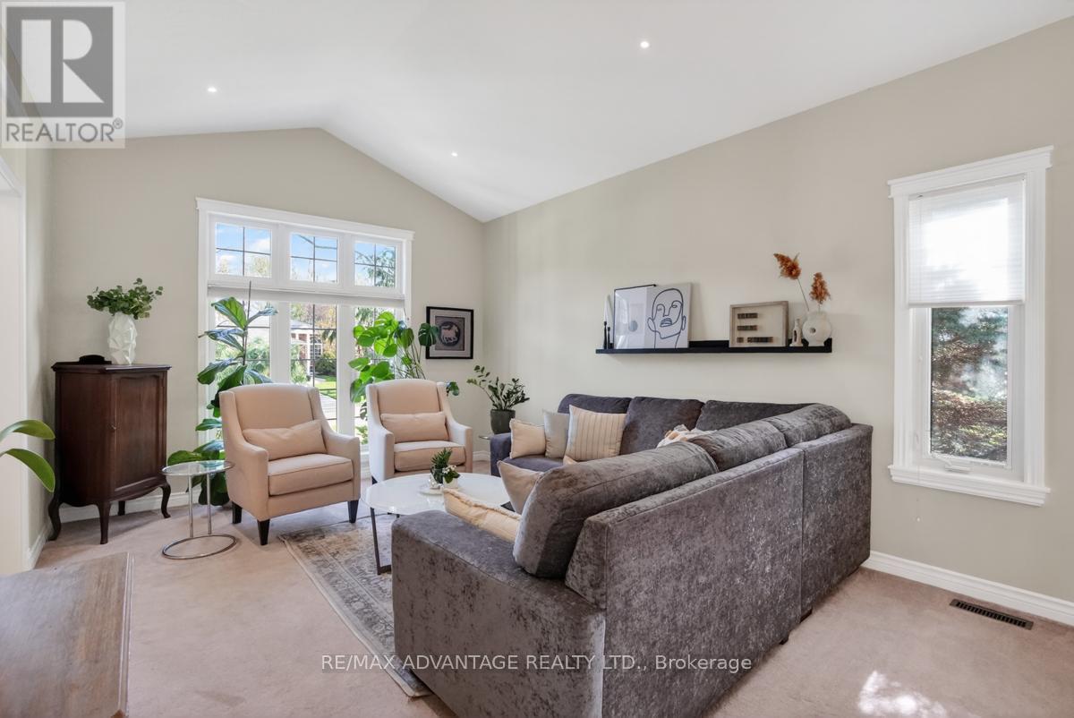 663 Thornwood Drive, London North, Ontario  N6H 5S6 - Photo 3 - X13053122