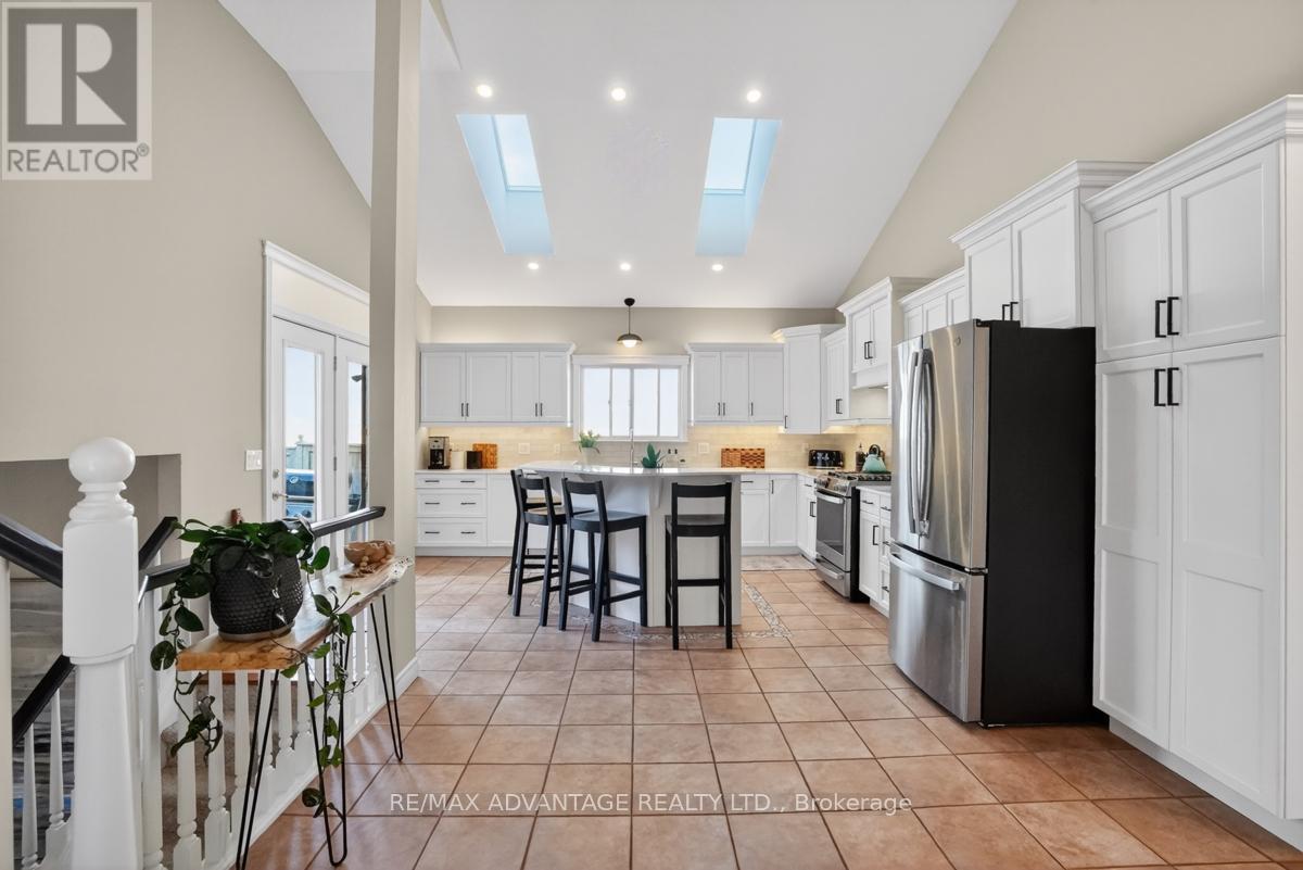 663 Thornwood Drive, London North, Ontario  N6H 5S6 - Photo 6 - X13053122