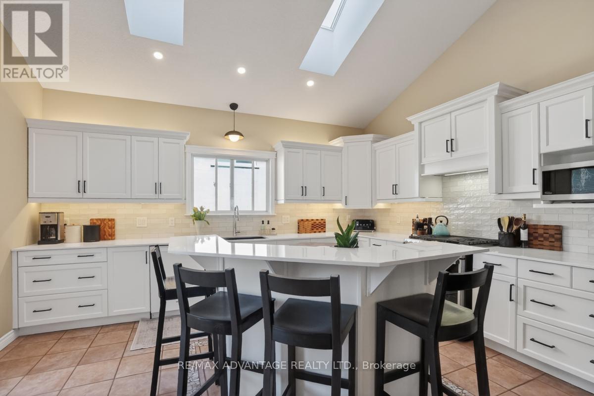 663 Thornwood Drive, London North, Ontario  N6H 5S6 - Photo 8 - X13053122